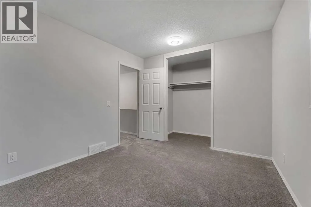 33, 5425 Pensacola Crescent SE