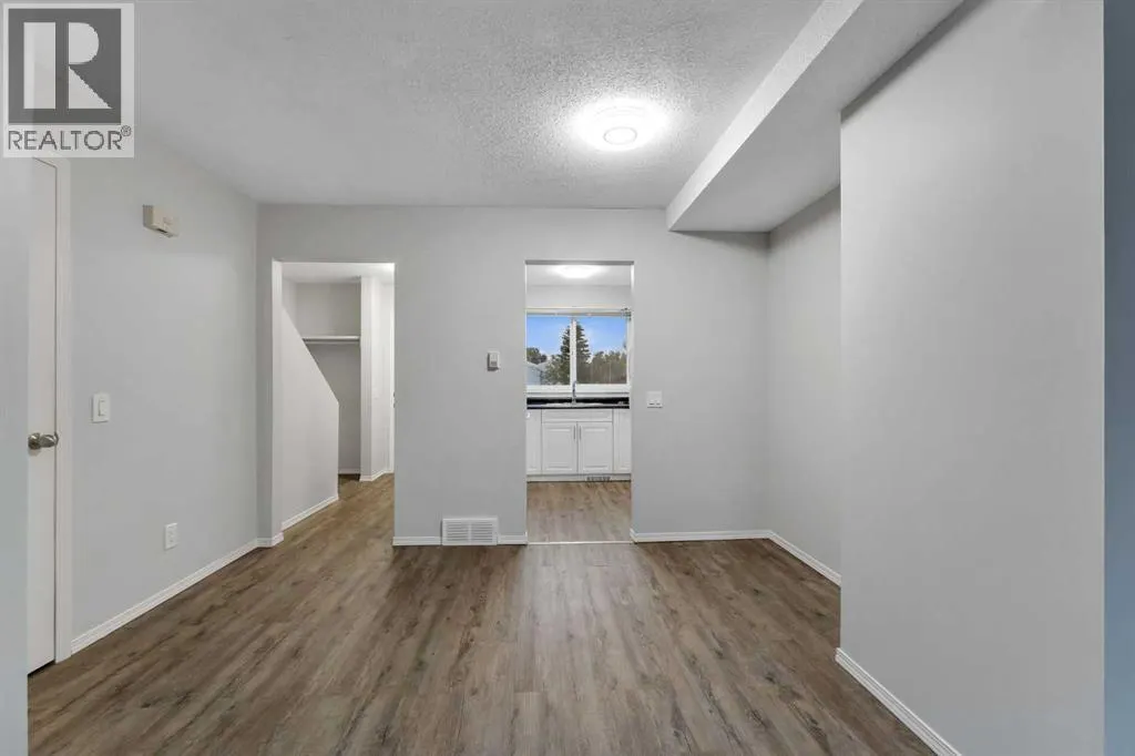 33, 5425 Pensacola Crescent SE