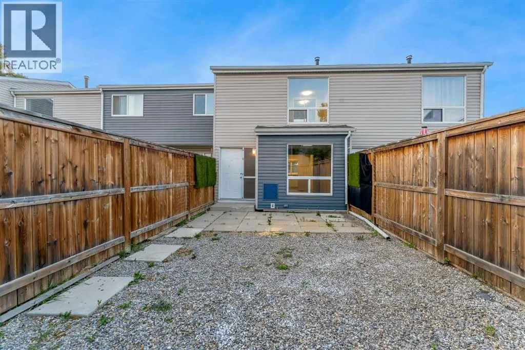 33, 5425 Pensacola Crescent SE