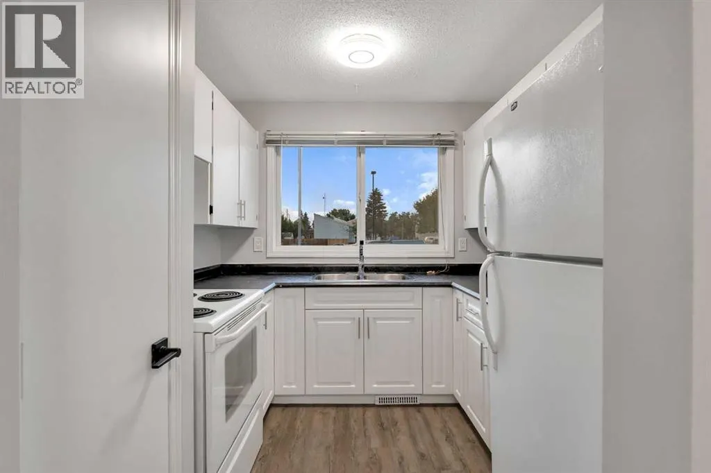 33, 5425 Pensacola Crescent SE