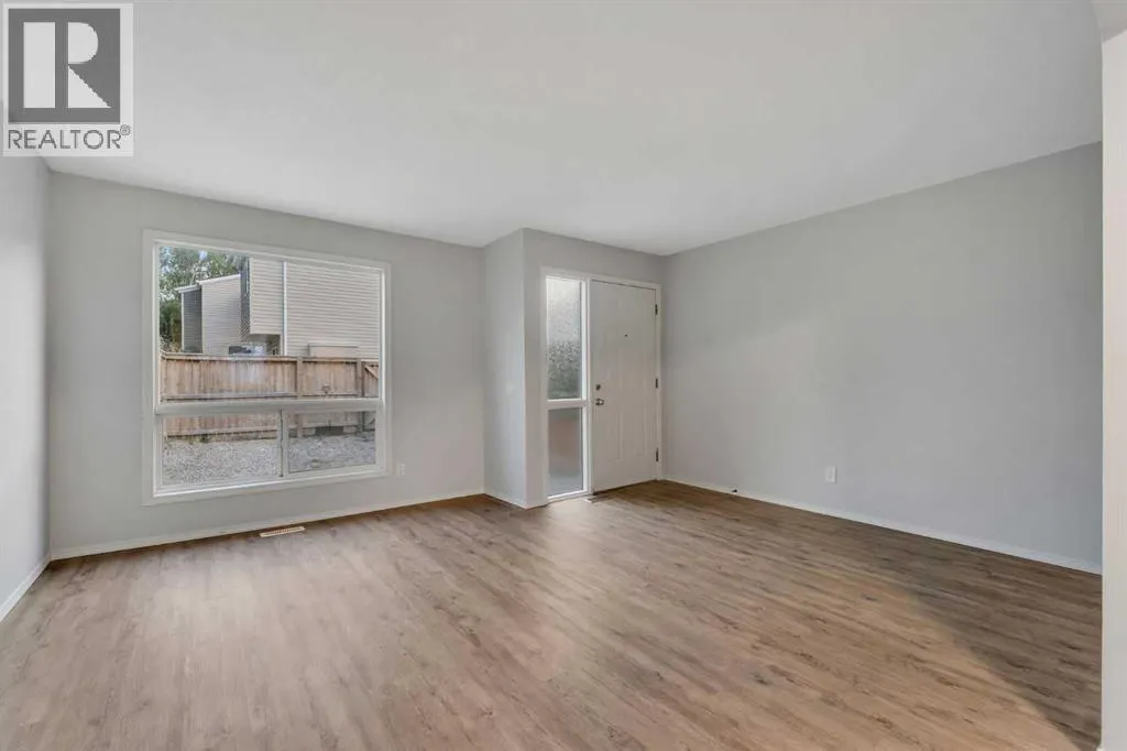 33, 5425 Pensacola Crescent SE