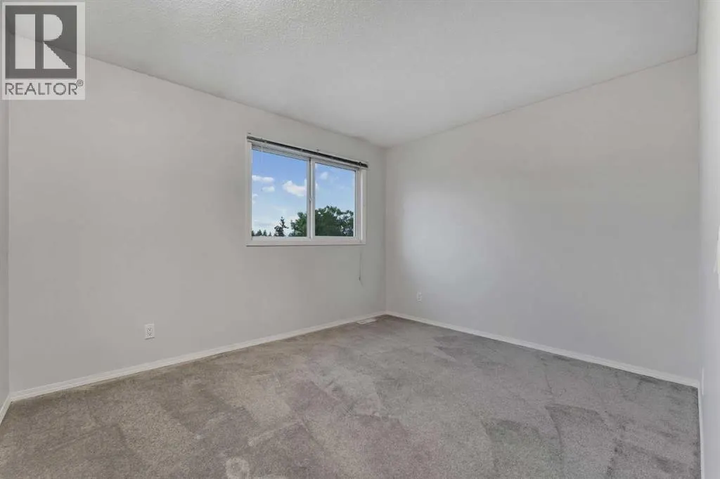 33, 5425 Pensacola Crescent SE