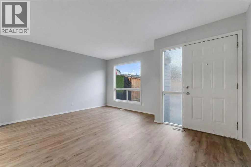 33, 5425 Pensacola Crescent SE