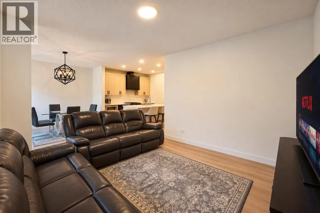 275 Corner Glen Crescent NE
