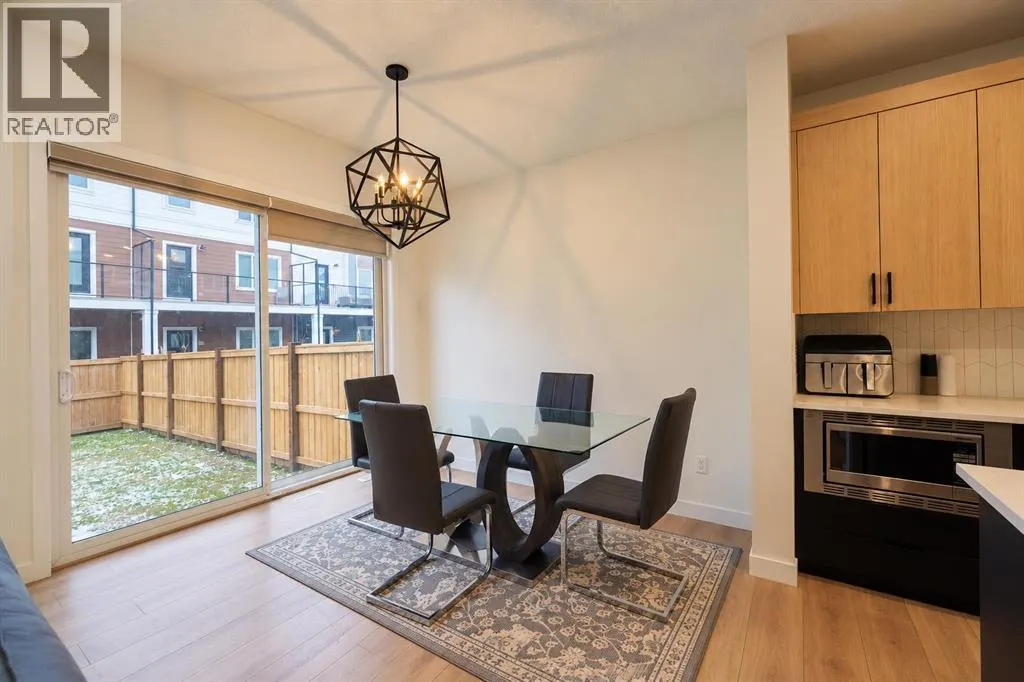 275 Corner Glen Crescent NE