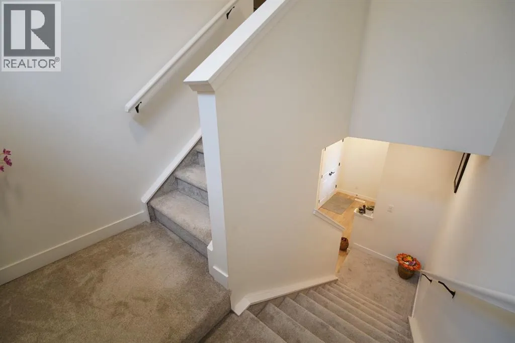 275 Corner Glen Crescent NE