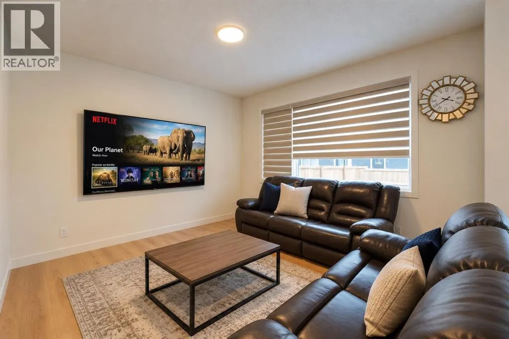 275 Corner Glen Crescent NE