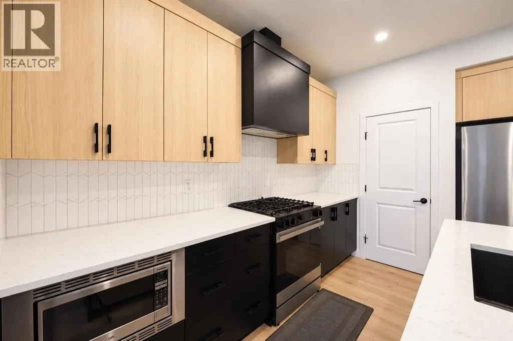 275 Corner Glen Crescent NE
