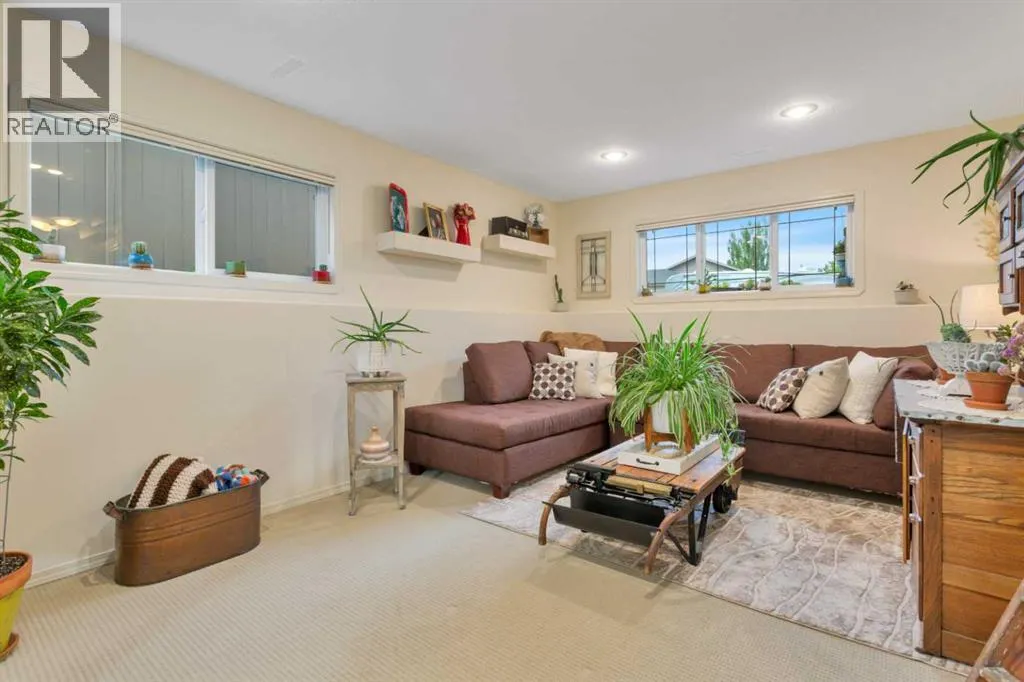 52 Irving Crescent