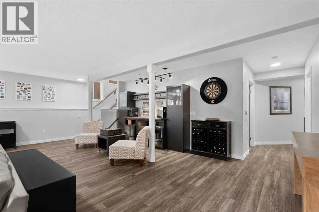 411 Lineham Acres Bay NW
