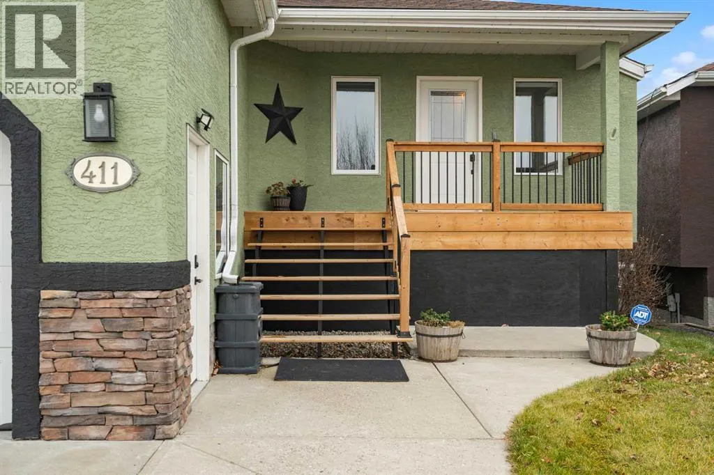 411 Lineham Acres Bay NW