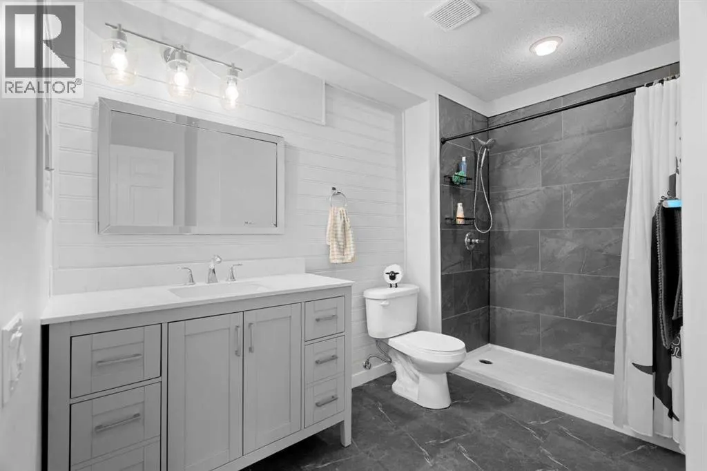 411 Lineham Acres Bay NW