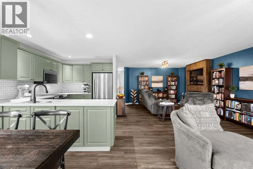 411 Lineham Acres Bay NW