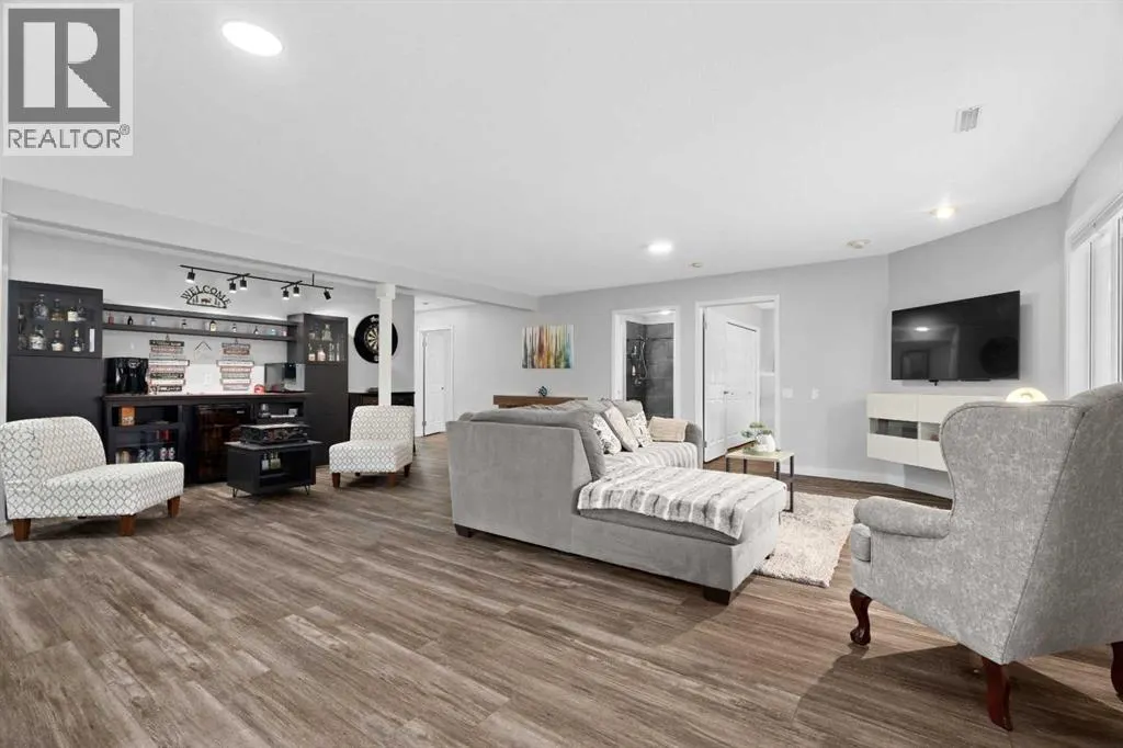 411 Lineham Acres Bay NW