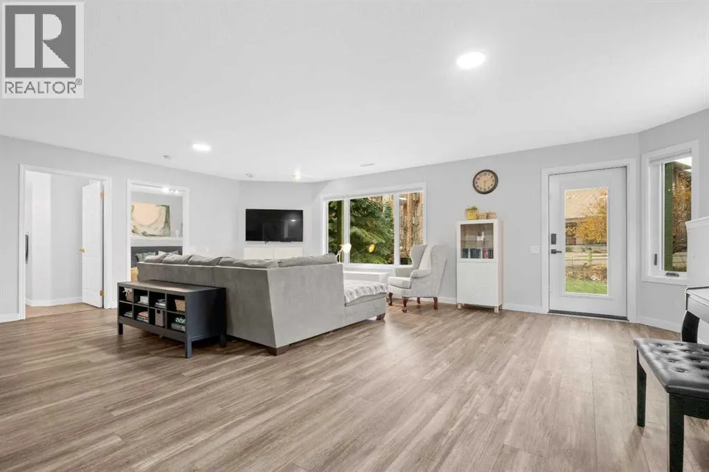 411 Lineham Acres Bay NW