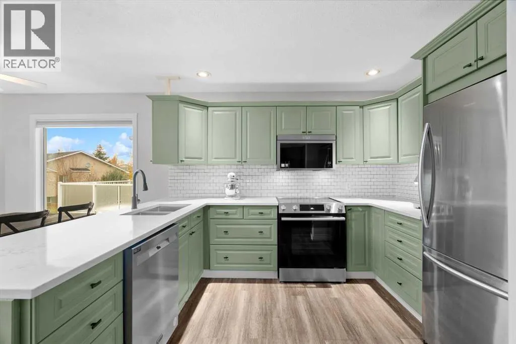 411 Lineham Acres Bay NW