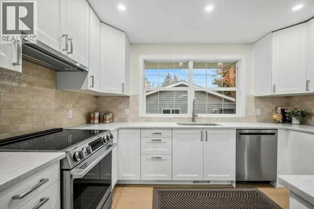 7 Canna Bay SW