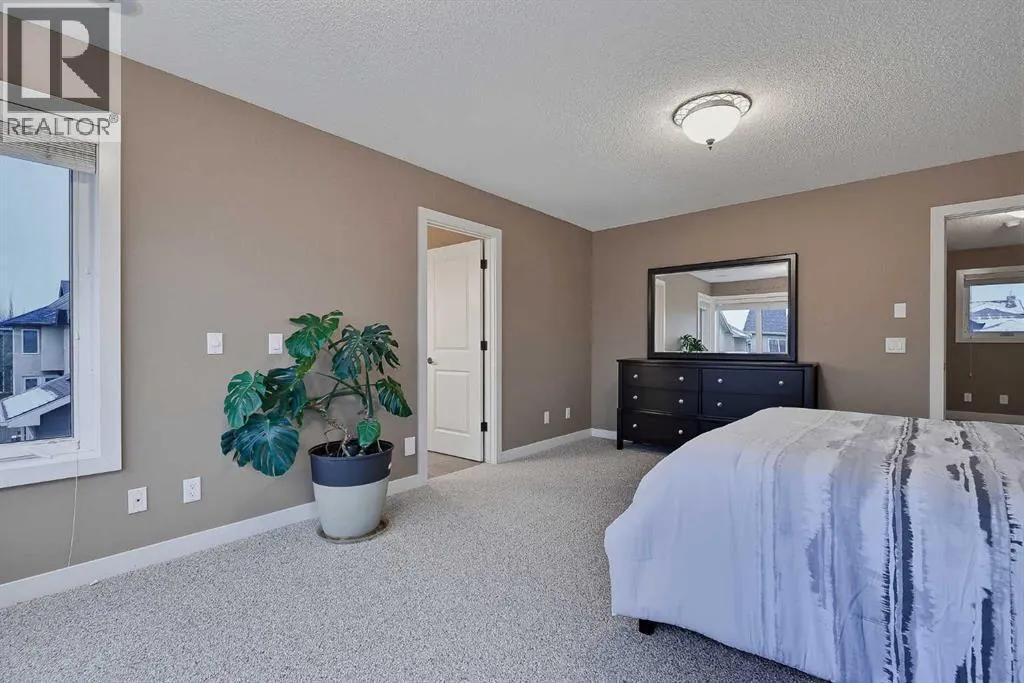 36 Evergreen Square SW