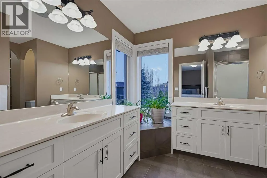 36 Evergreen Square SW