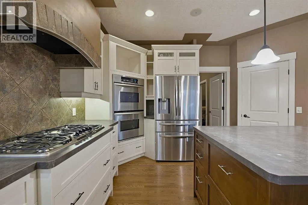 36 Evergreen Square SW