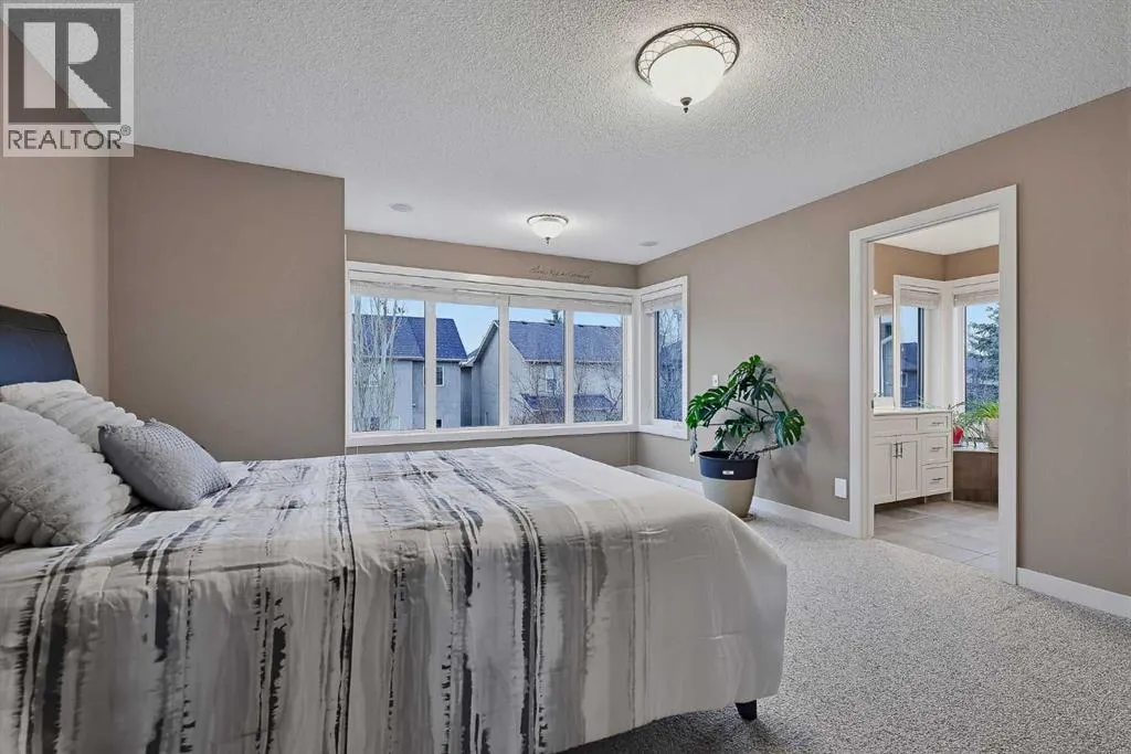 36 Evergreen Square SW