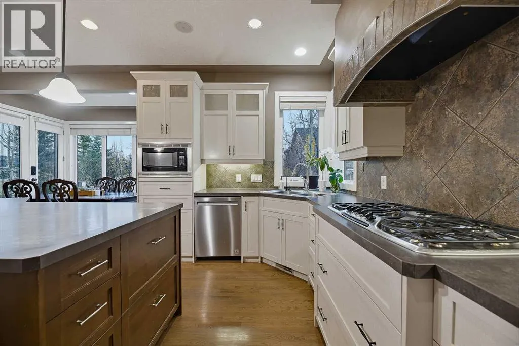 36 Evergreen Square SW