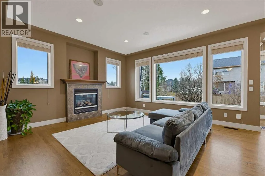36 Evergreen Square SW