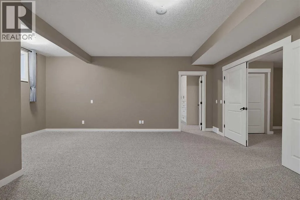 36 Evergreen Square SW