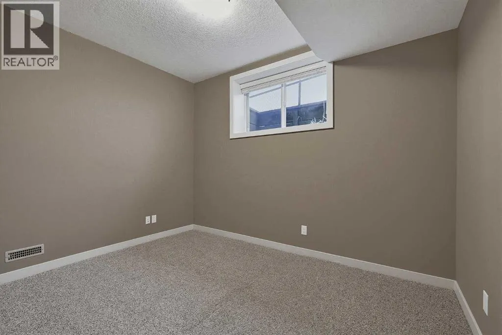 36 Evergreen Square SW