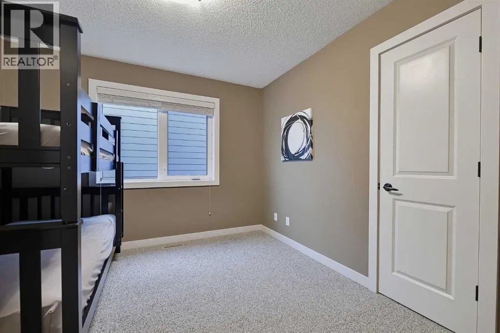 36 Evergreen Square SW