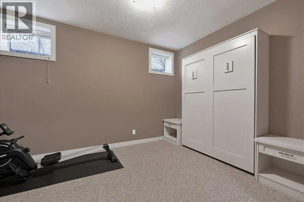 36 Evergreen Square SW