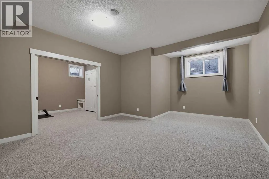 36 Evergreen Square SW