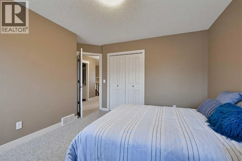 36 Evergreen Square SW