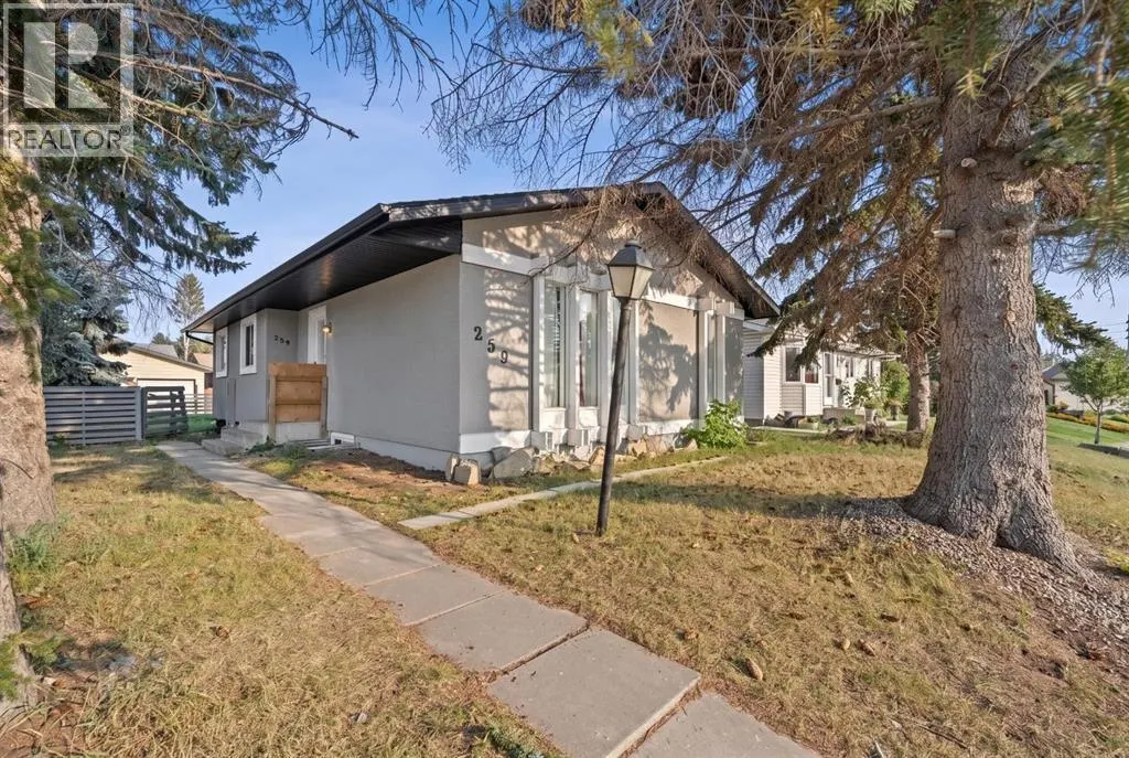 259 Manora Crescent NE