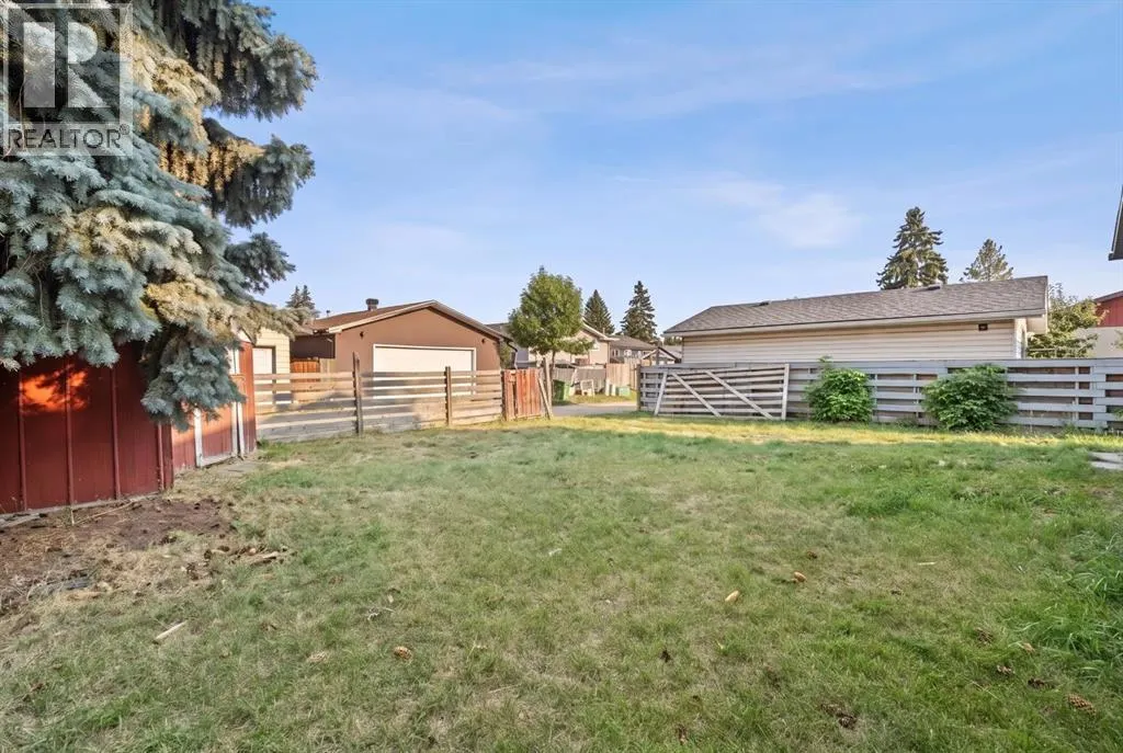 259 Manora Crescent NE