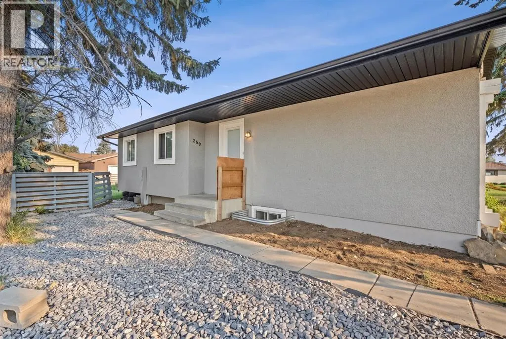 259 Manora Crescent NE