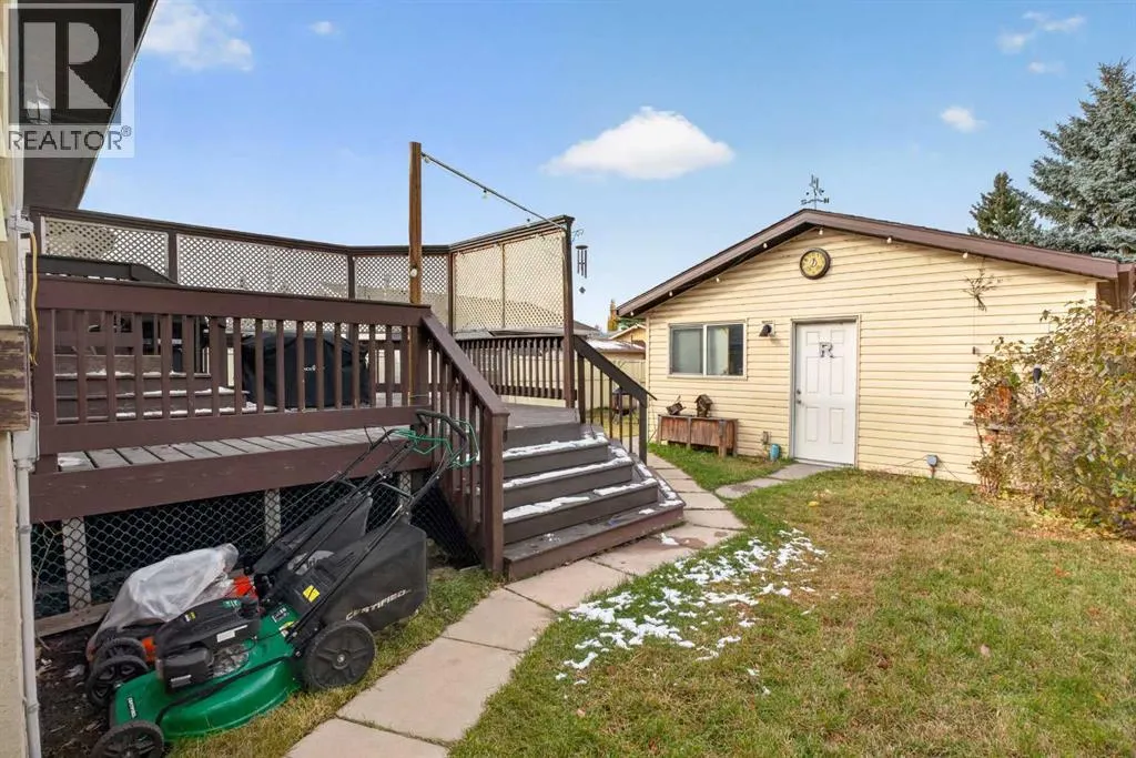 1051 Abbeydale Drive NE