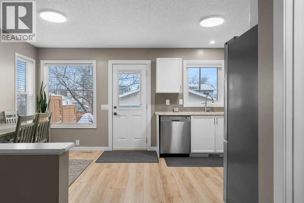 24 Mt Allan Circle SE