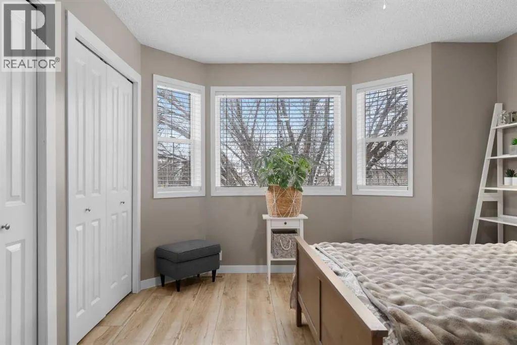 24 Mt Allan Circle SE