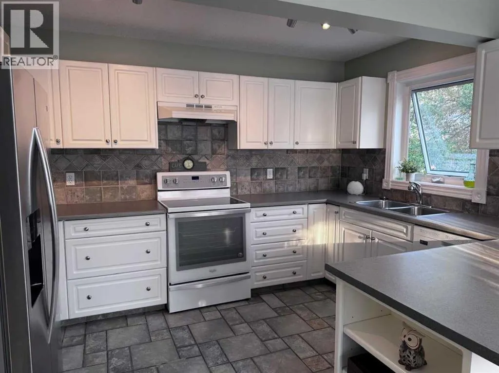 672 Killarney Glen Court SW