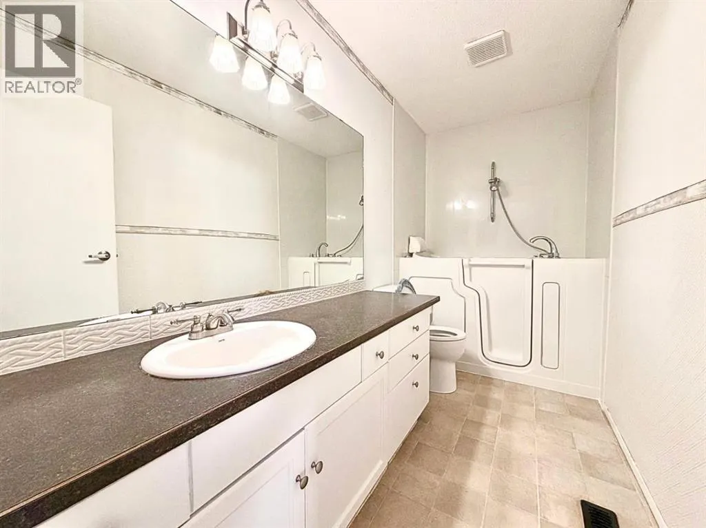240 Ebert Close