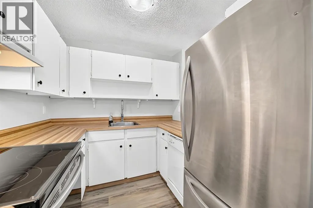 2467, 70 Glamis Drive SW