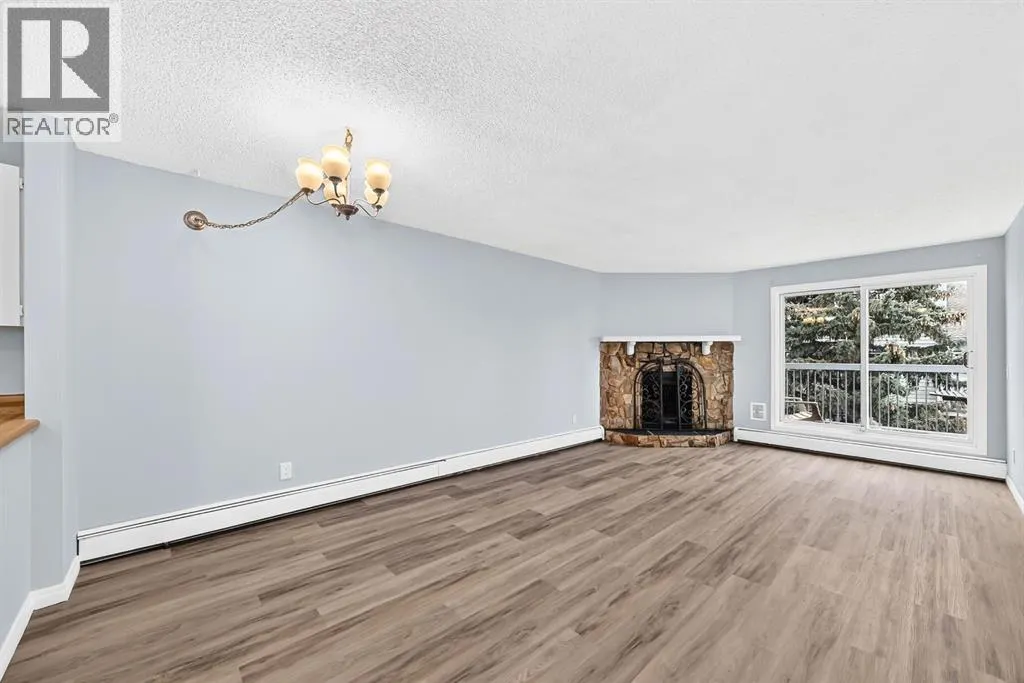 2467, 70 Glamis Drive SW