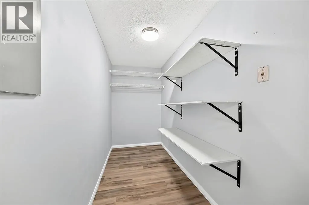 2467, 70 Glamis Drive SW