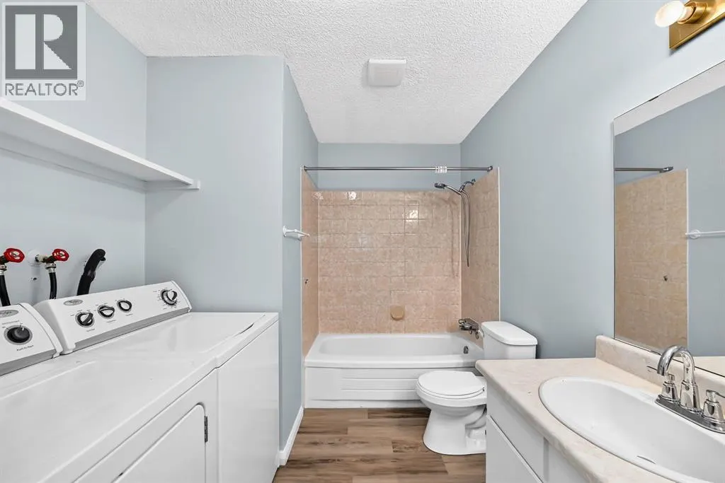 2467, 70 Glamis Drive SW