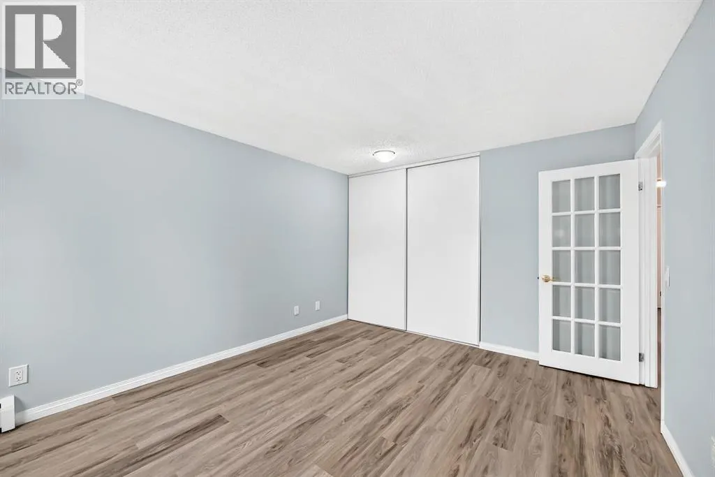 2467, 70 Glamis Drive SW