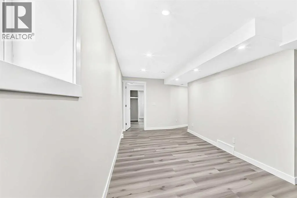 127 Whitworth Way NE