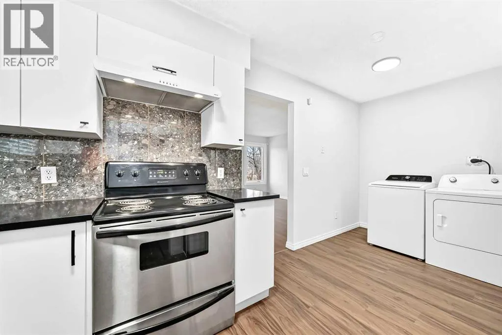 127 Whitworth Way NE