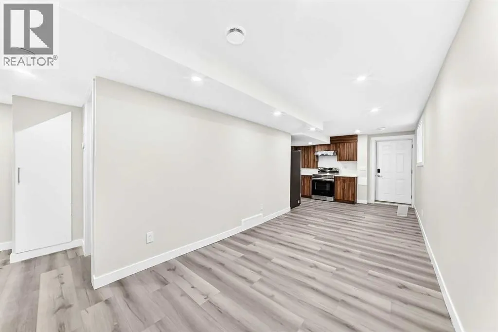 127 Whitworth Way NE