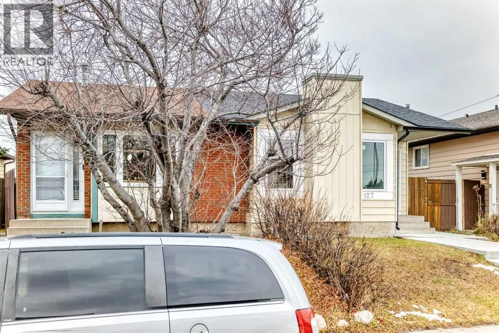 127 Whitworth Way NE
